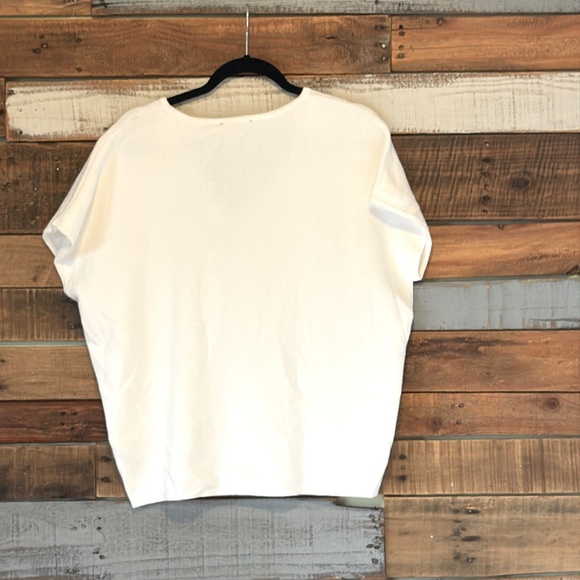 NWT T Tahari Embroidered Short Sleeve V Neck Sweater - Picture 4 of 4